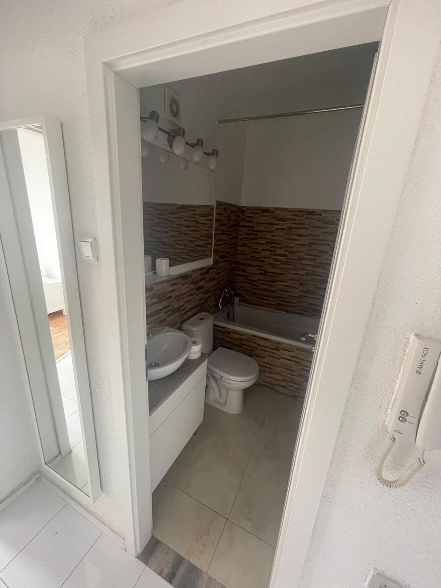 Park View City Center Location Apartment With Balcony Братислава Екстер'єр фото